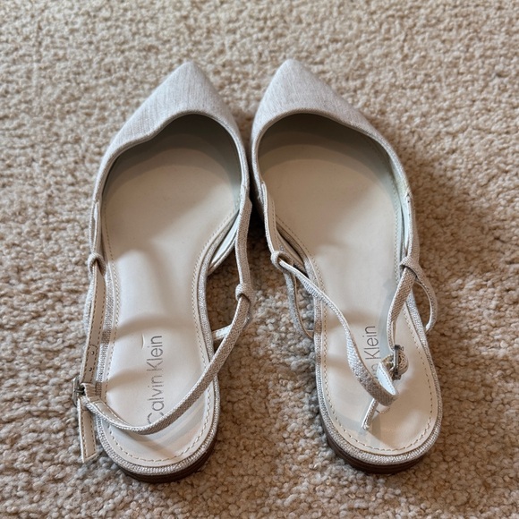 NEW Calvin Klein Women's Cream Pointed Flats - Picture 3 of 5